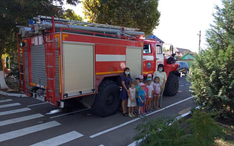 Пожарная машина в детском саду